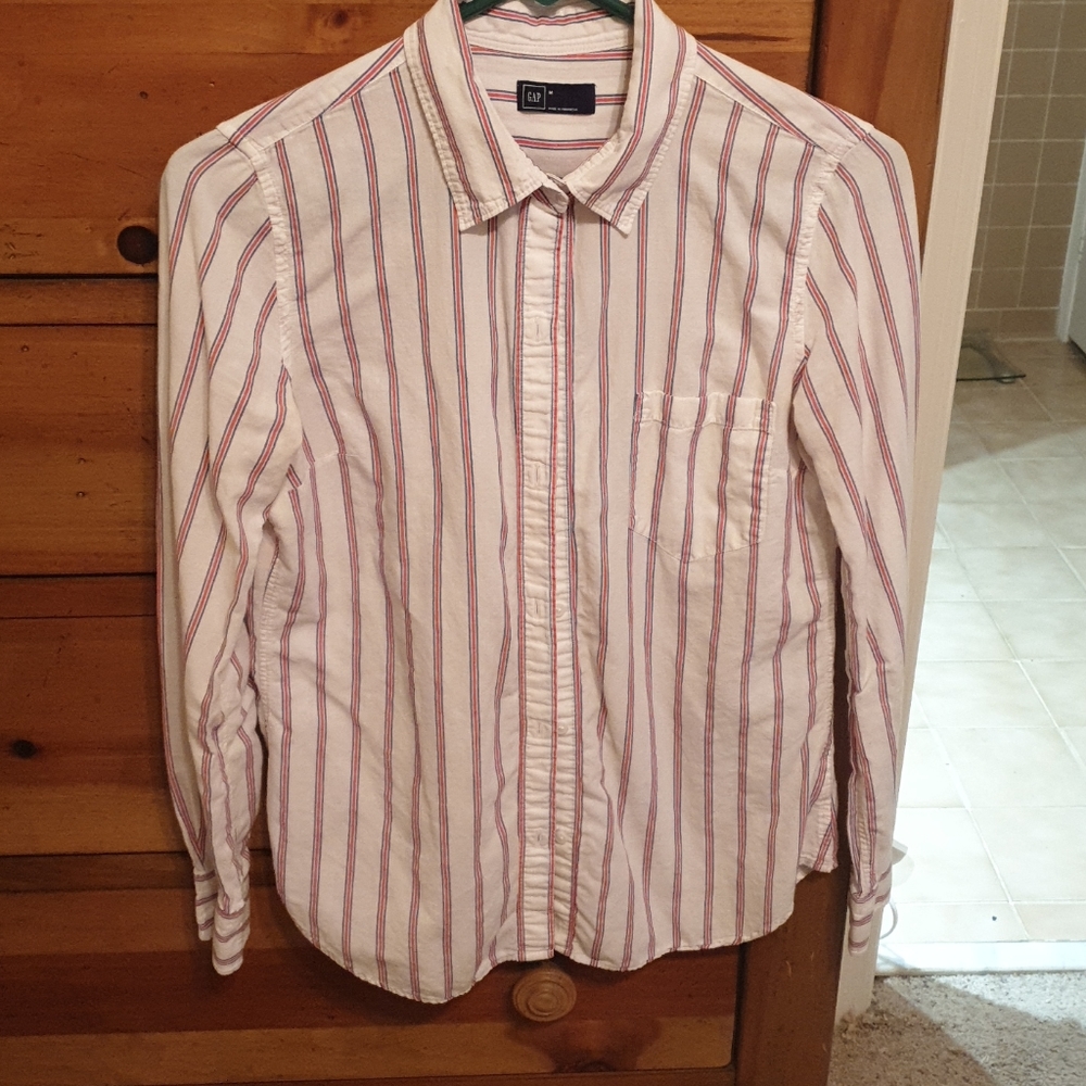 Womens GAP long sleeve button down.
